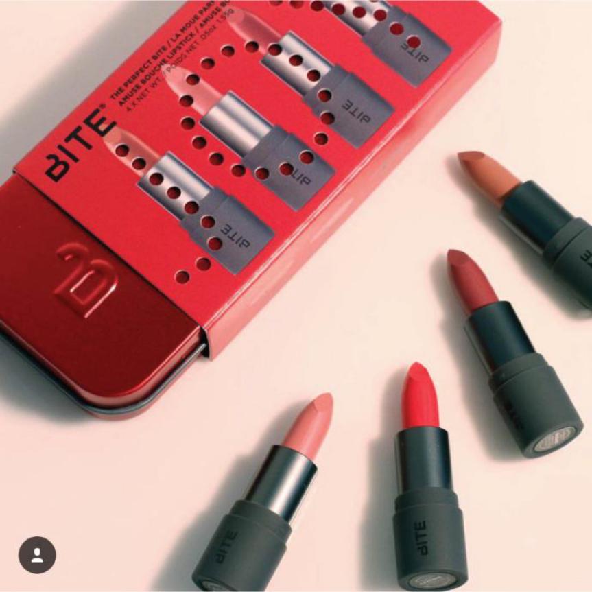 推荐一款不掉色又平价的口红,不吃土的口红色号推荐