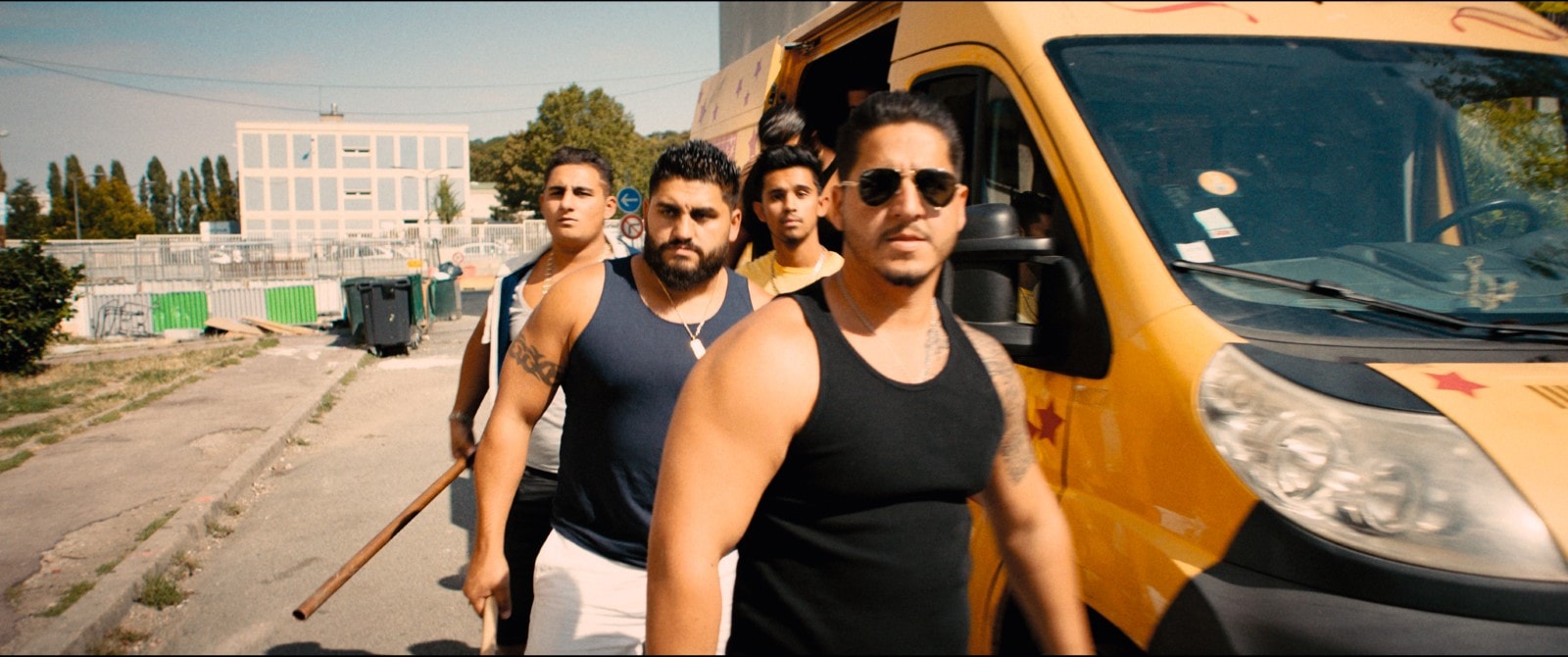 《悲惨的世界》（2019）：多线叙事下的当代法国悲歌