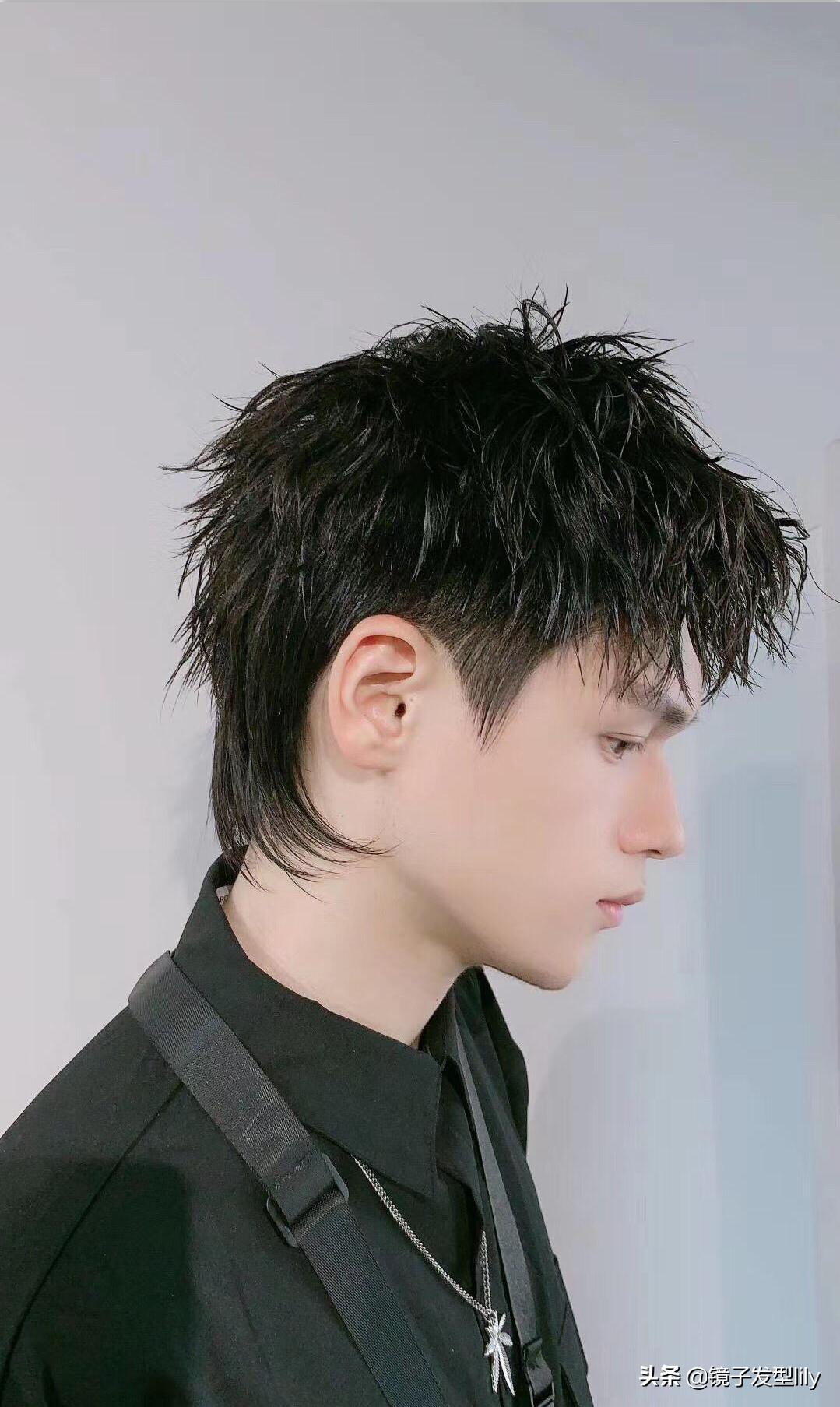 2021年最流行的发型发根蓬松造型,今年最流行的男士发型最简单款