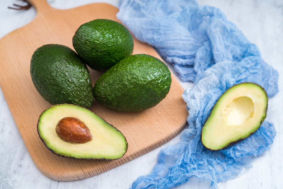 狗狗护食严重用好这3招就可解决,对狗狗危害大的食物