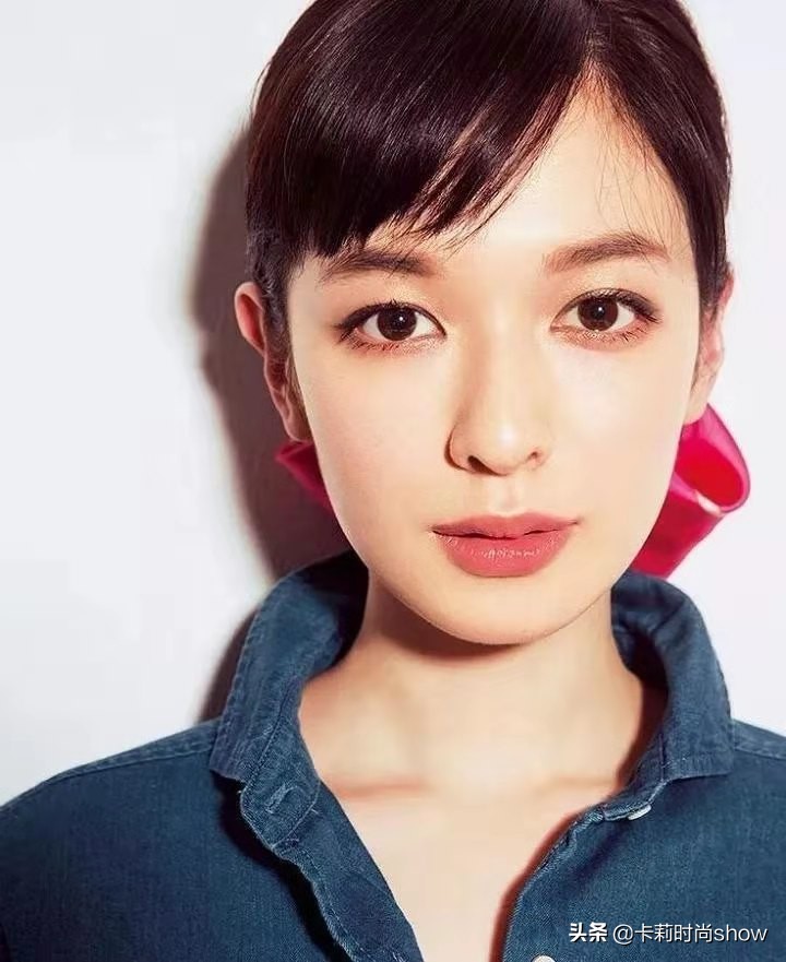 一个动作逆袭大眼睛双眼皮,眼睛变大有双眼皮的诀窍