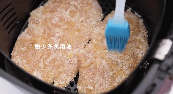 在家自制香酥炸鸡排，金黄酥脆，外酥里嫩，比吃肯德基还过瘾