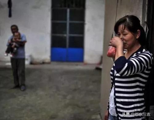 农村的老爹说:“宁要二度花，不要遗下人”，这话什么意思？