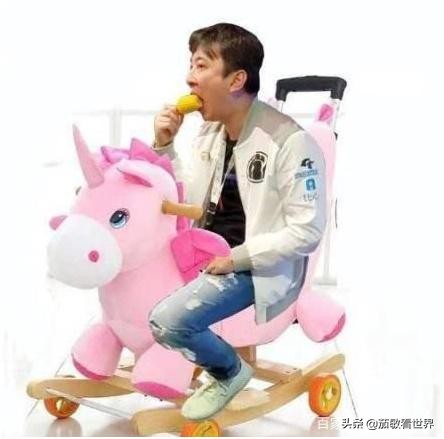 今日头条王思聪吃油条图片,王思聪吃玉米的图片