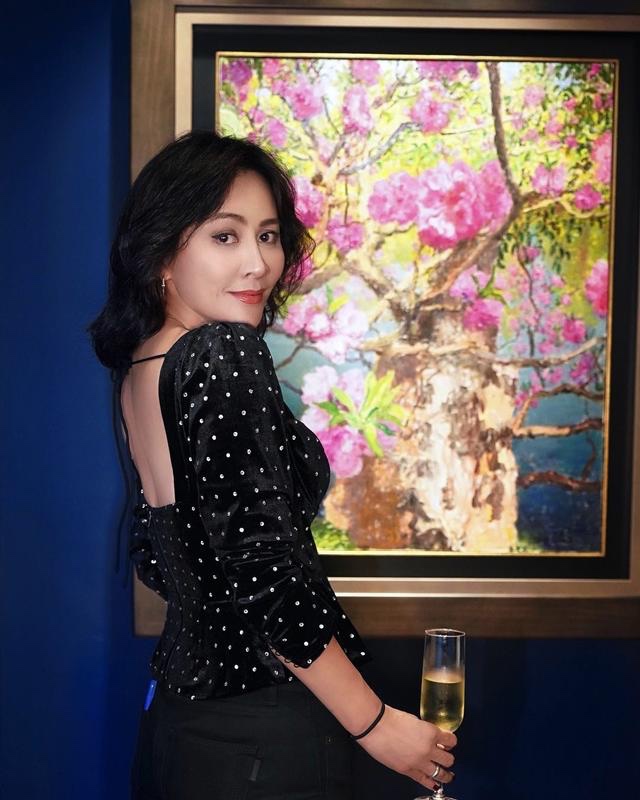 刘嘉玲买100年皇冠多少钱,刘嘉玲把500万古董当花瓶