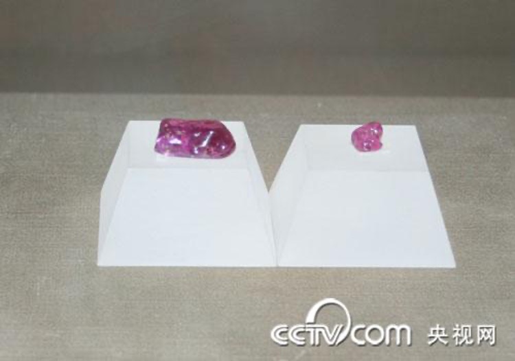 克什米尔蓝宝石的历史,印度克什米尔蓝宝石的特征