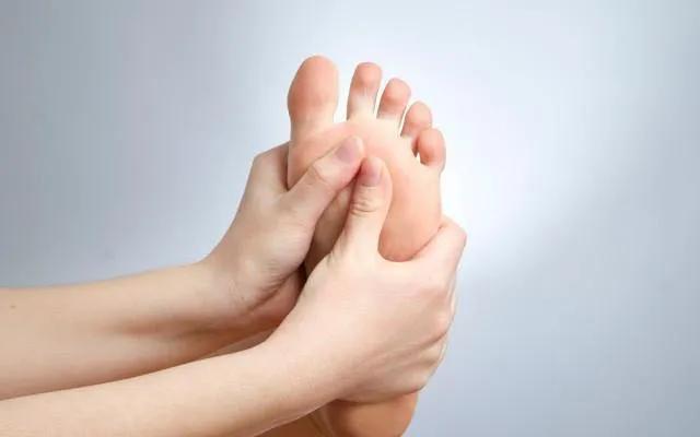 大病到来脚部先知,双脚出现几个症状大病就要来了