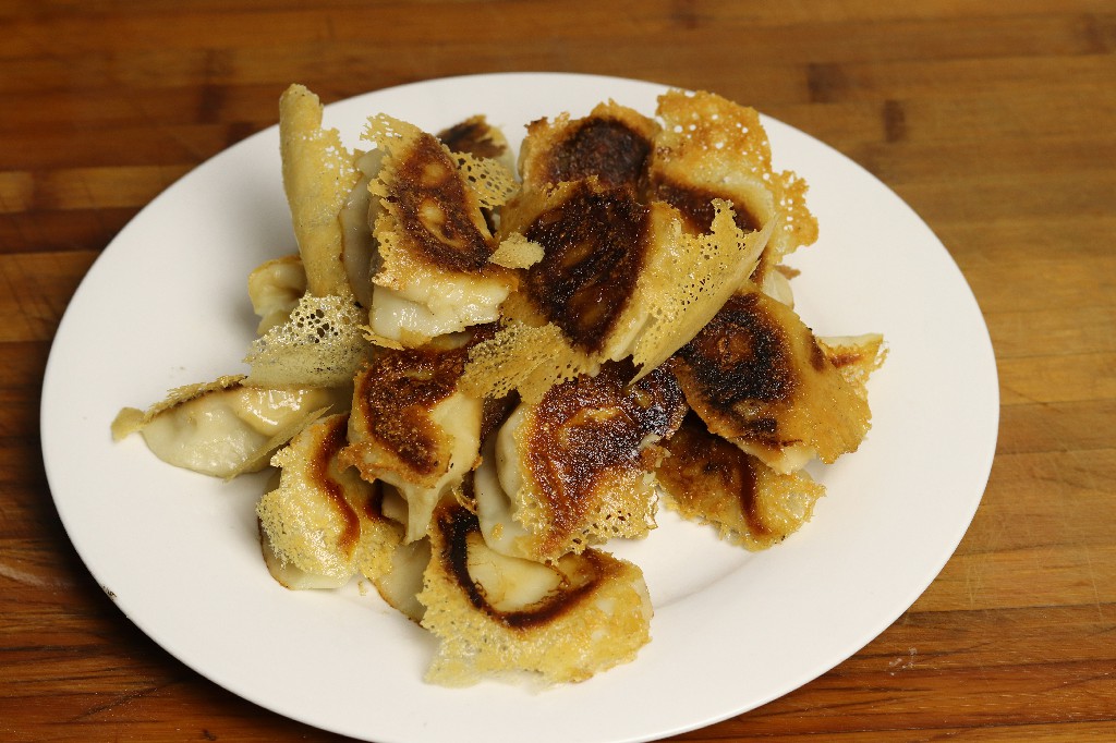 元宵饺子的简单又快包法,元宵节饺子手工制作