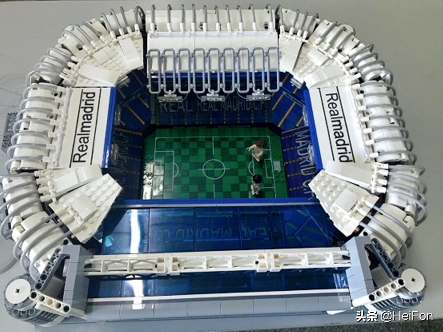 用乐高做足球场,乐高圣地亚哥伯纳乌