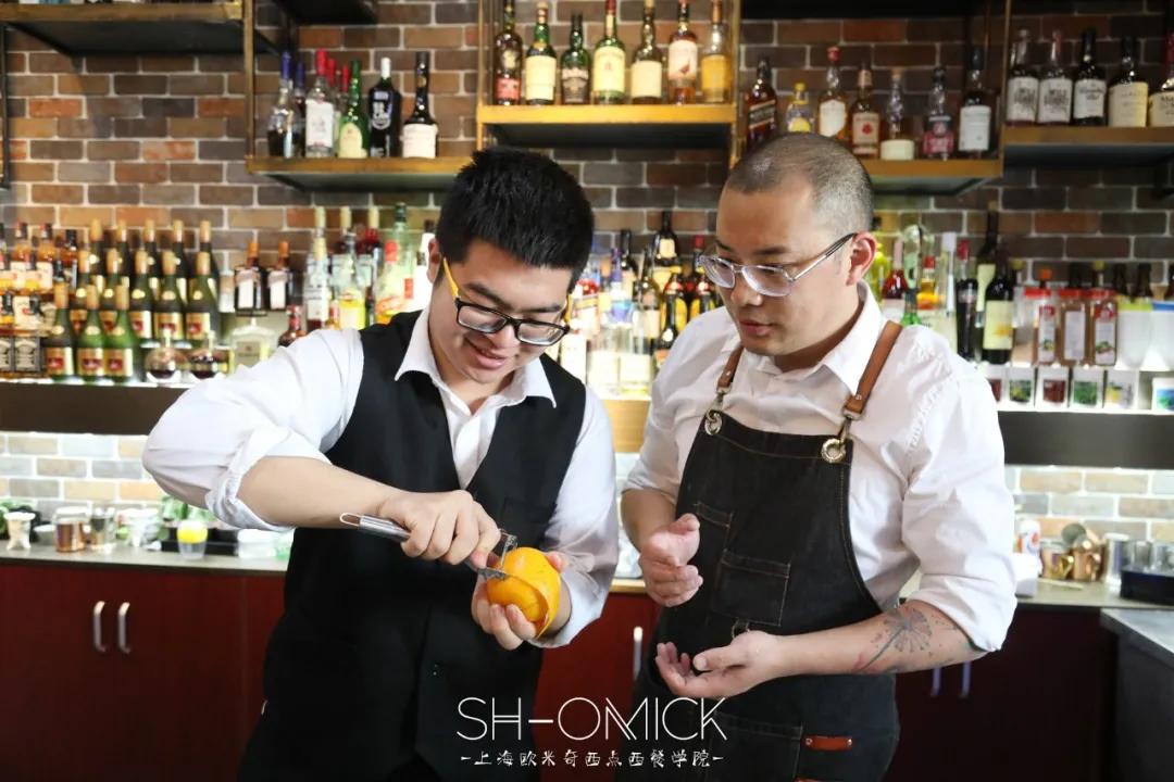 毕业生潘澄弘|在外滩十八号工作，是什么样的体验？