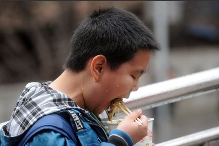 孩子不爱在幼儿园吃早餐怎么办,怎样改掉孩子不吃早餐的坏习惯