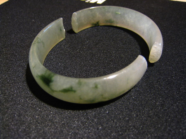 玉镯断了是什么预兆,玉镯断了意味着什么意思