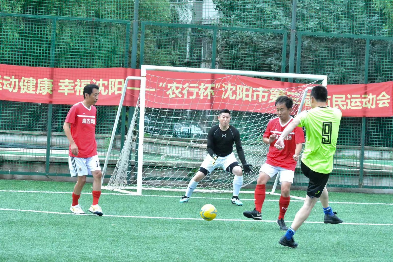 承办五人制足球赛事,一共32支球队参加比赛