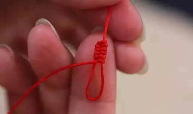 手编绳吊坠怎么打结,四股手编绳打结收尾