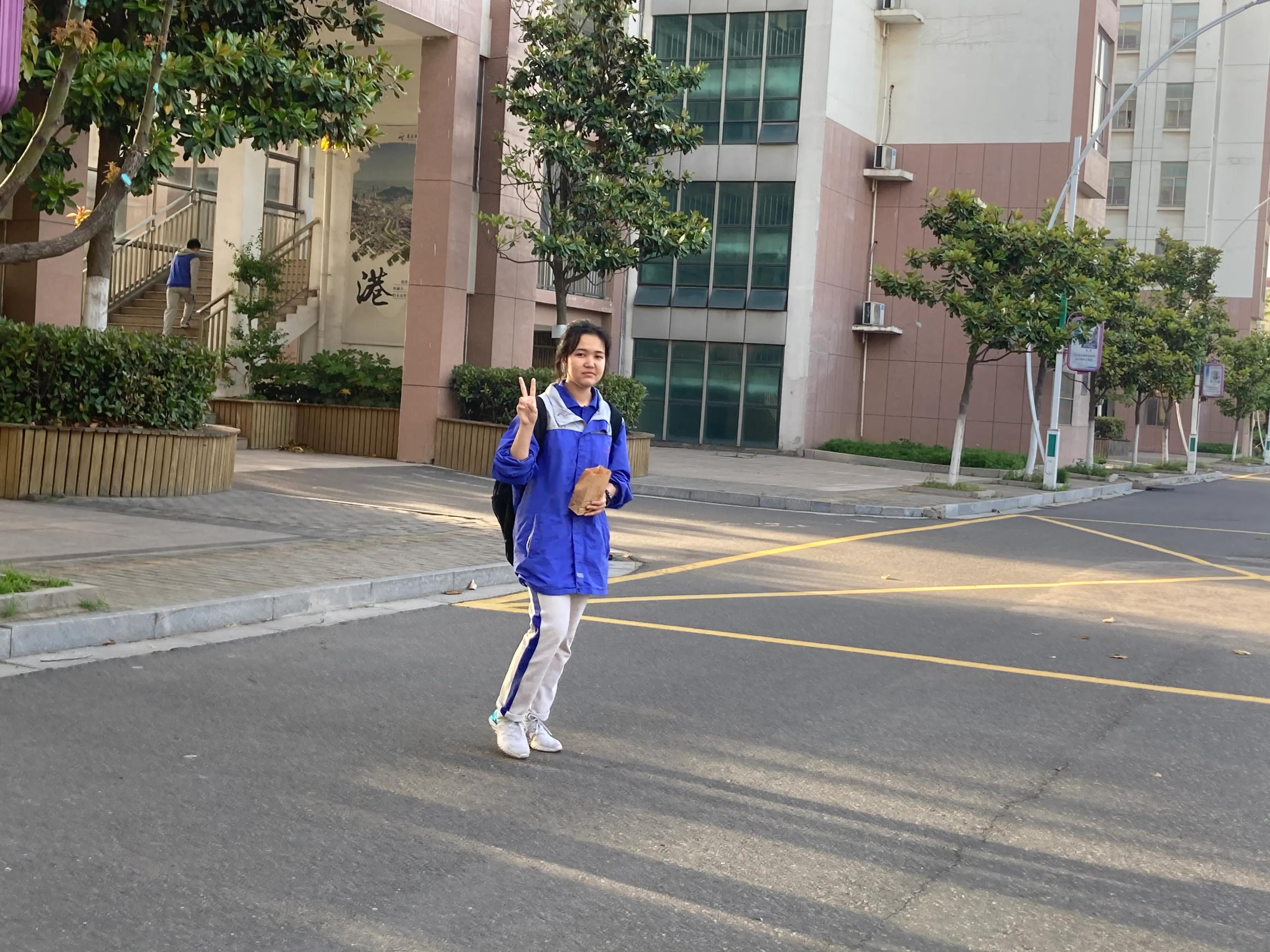 No.280（2021-05-25）争分夺秒疾驰看路有惊无险皮破肉露