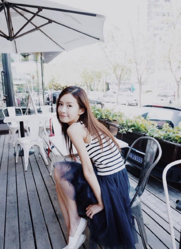 张子萱挺孕肚逛街,张子萱晒陈赫回复