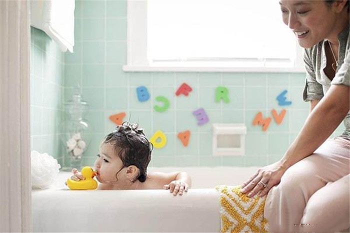 3岁女宝宝一直喊屁疼,三岁女宝宝喊小便处疼怎么办