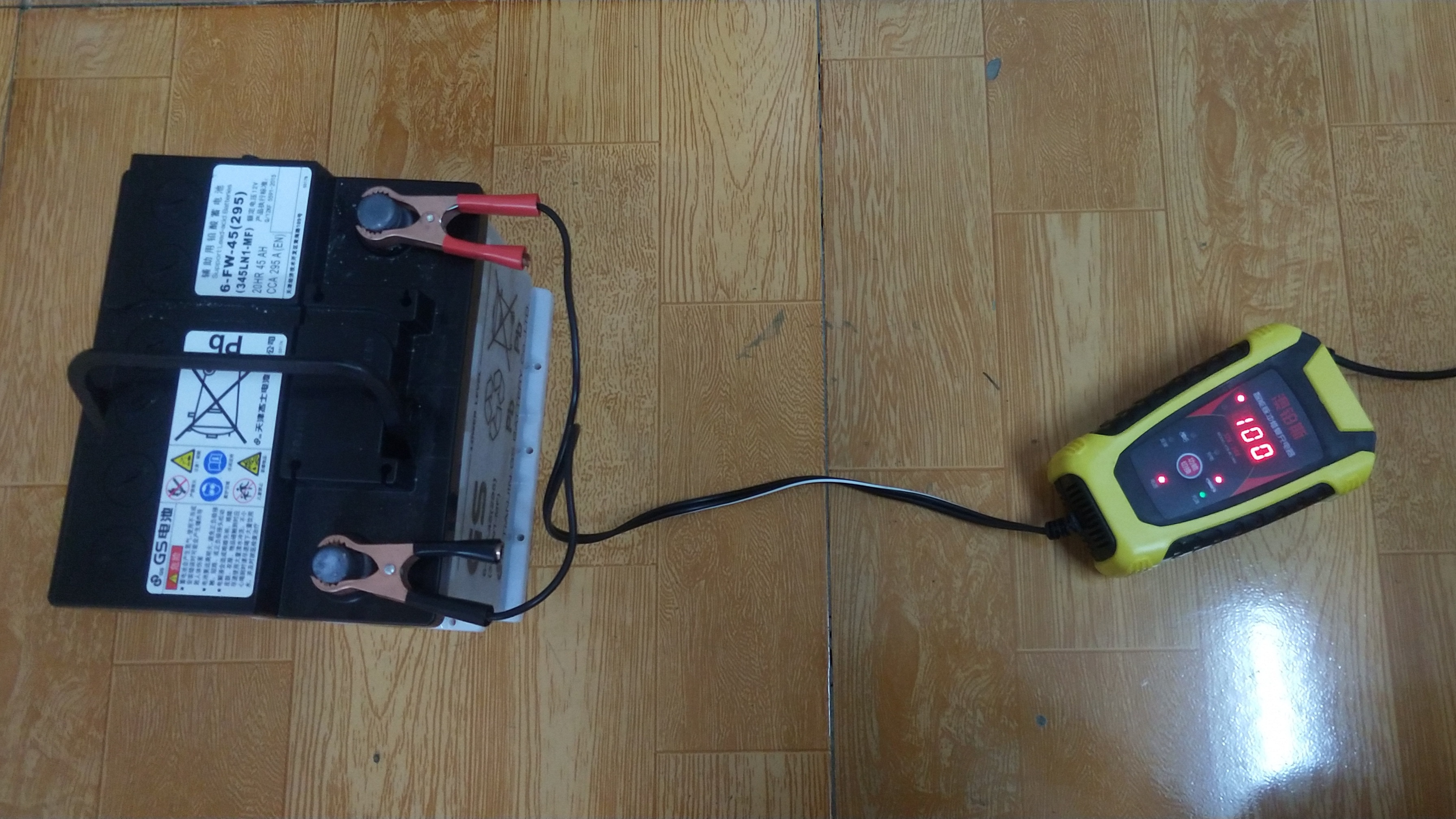 23款丰田卡罗拉双擎7天电瓶就亏电,卡罗拉双擎电瓶亏电后怎样充电