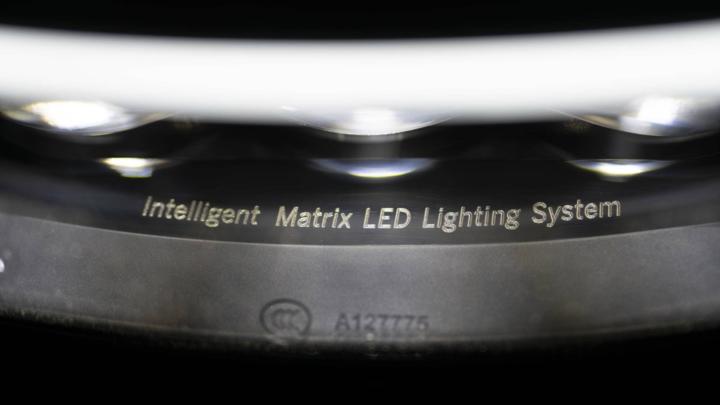 大灯炫酷有型,九号e100大灯效果