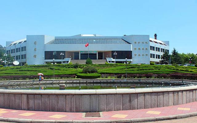 山东这2所大学，王牌专业牛，分数不高，就业率不比部分211差？