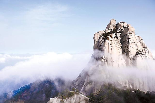站在淮河浦口的袁术，望着涛涛的河水，遥想起曾经壮怀激烈的疆场