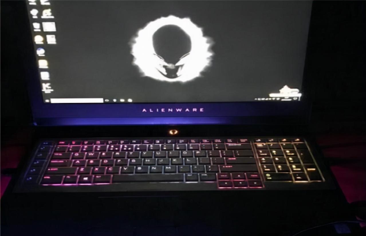 alienware17r4一共几个固态接口,alienware17
