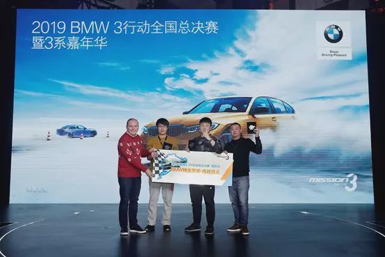 冬天最有意思的事情之一，开着宝马在-30℃冰面漂移