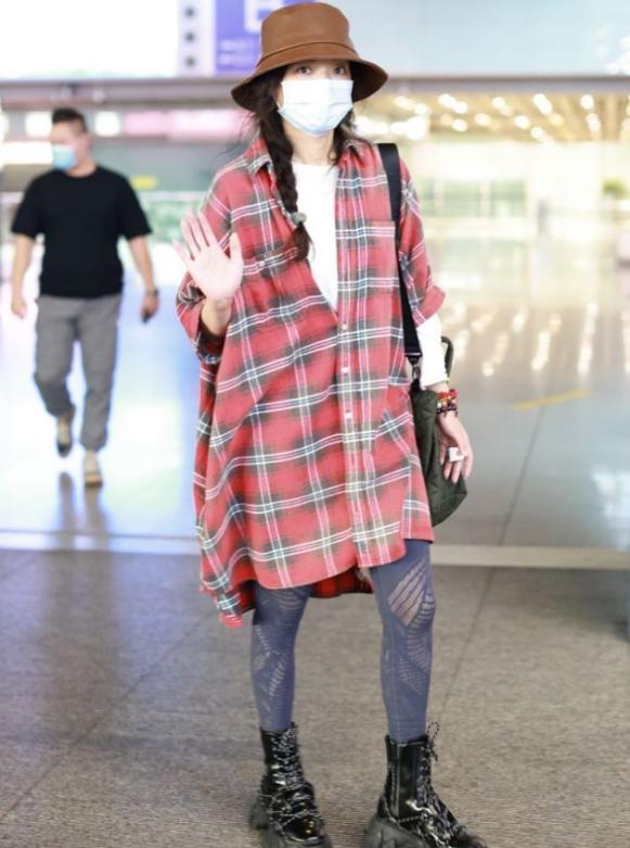 舒淇穿深v上衣穿搭,舒淇穿搭缎面西装