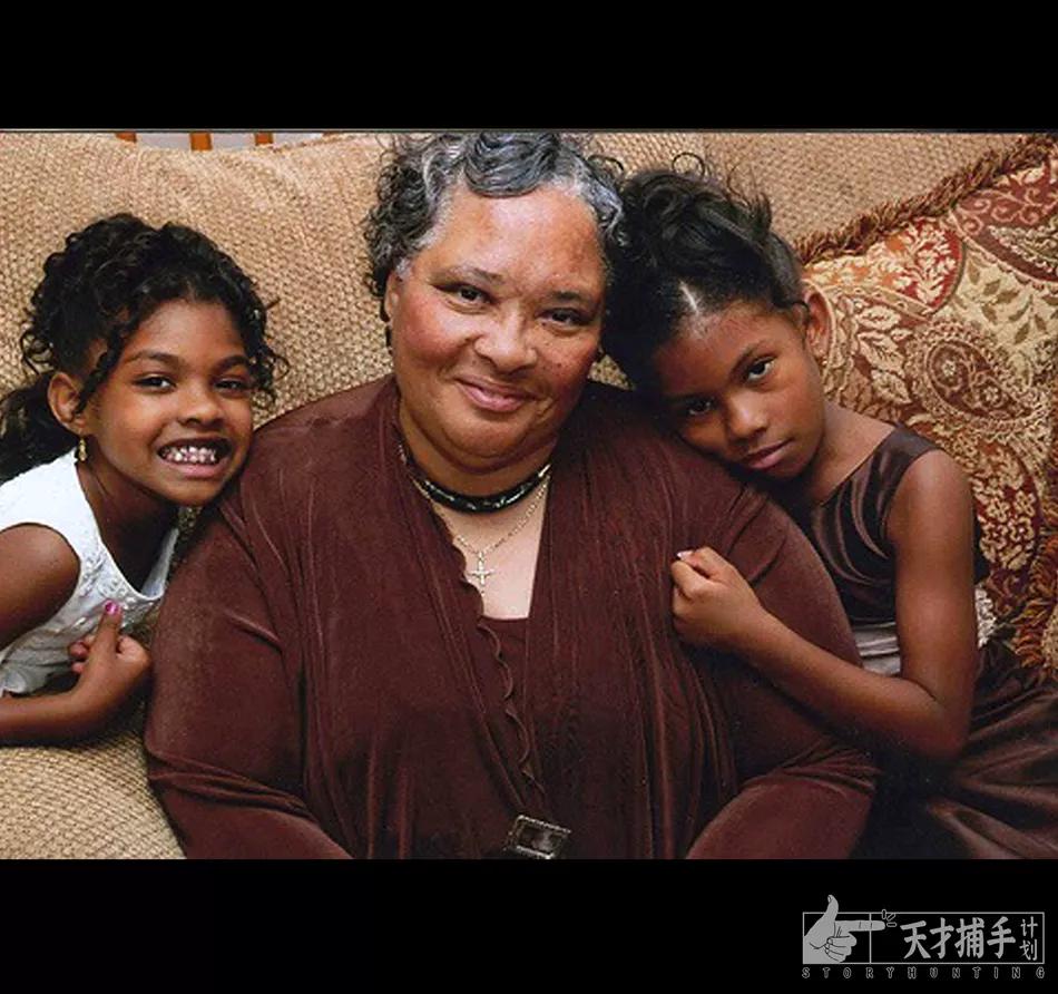 濂冲効鍙戠幇姣嶄翰姝讳簡,濂冲効鍘讳笘5骞村彂鐜拌嚜宸辫繕娌℃