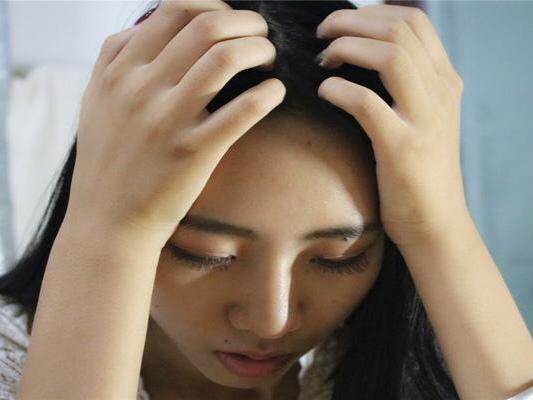 蹲久了站起来眼前黑是什么情况,蹲久了站起来眼前发黑是体虚吗