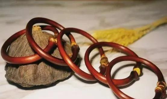 鸡血藤手镯是什么东西制作的,鸡血藤手镯用的是根部还是枝干