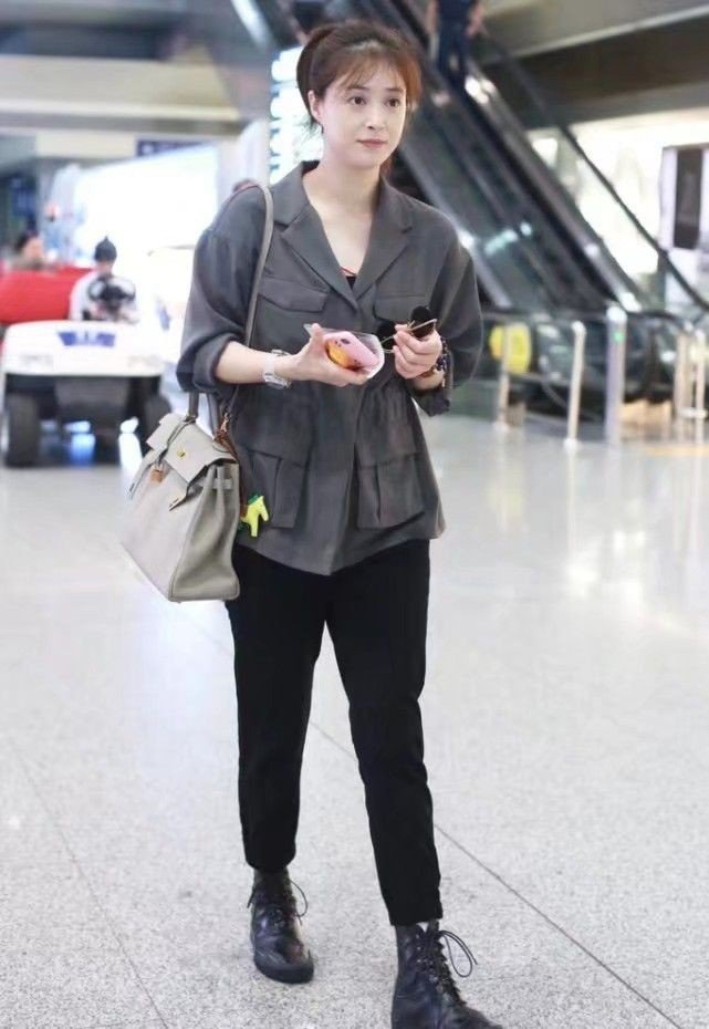 蒋欣减肥成功但穿搭不当仍显胖,蒋欣瘦身13斤