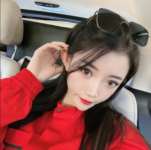 快手一姐小伊伊直播最高人气,快手网红小伊伊年龄