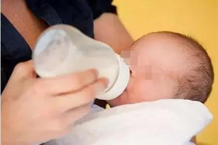 2万块月嫂教你处理呛奶,呛奶的正确处理方式月嫂