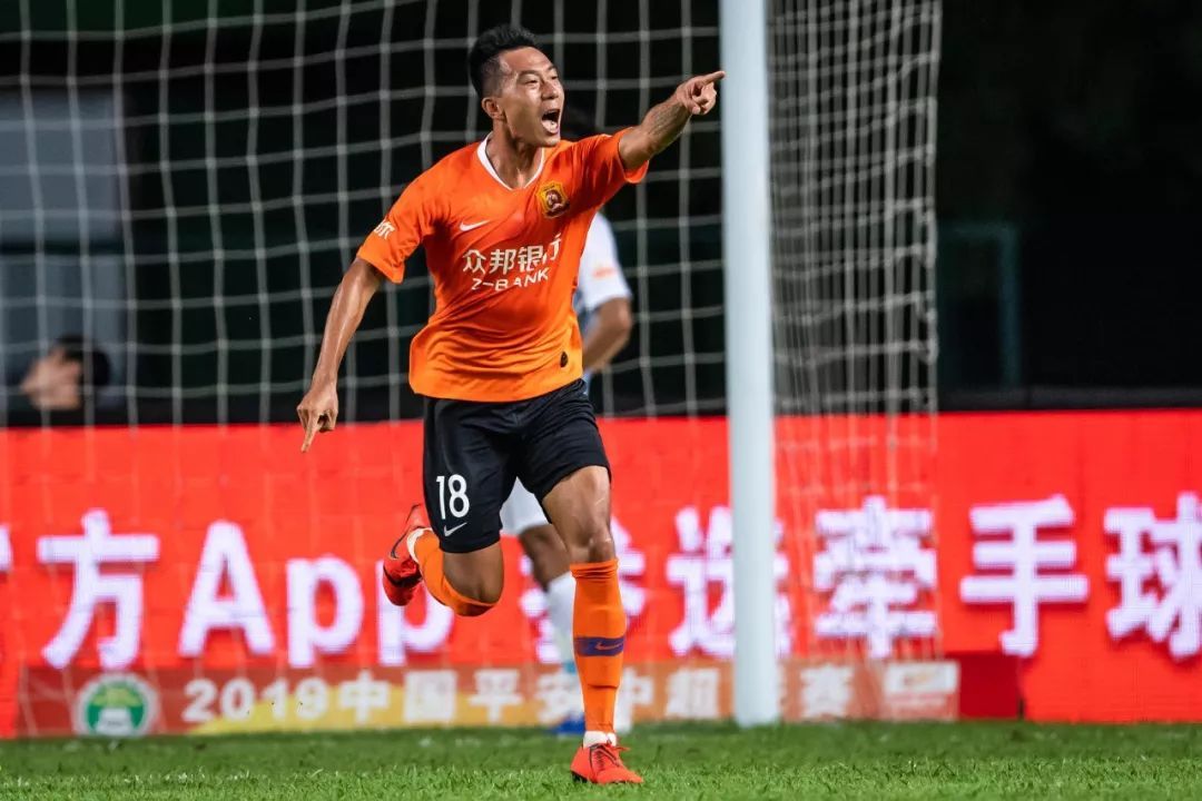 武汉卓尔0:5广州恒大,坚韧如钢铁温柔如蝶翼