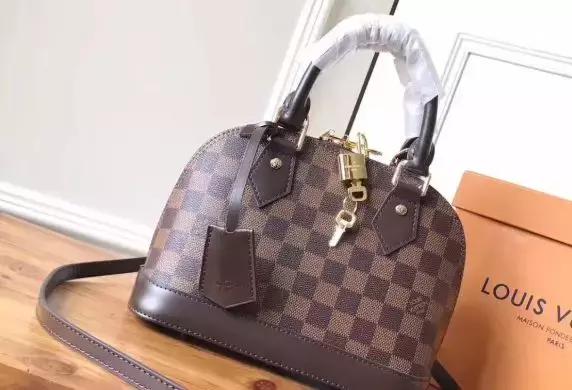 大学生卖假奢侈品,大二学生网店卖假冒奢侈品