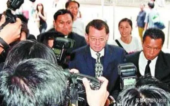 香港大哥情史风云：假戏真做，沙滩play