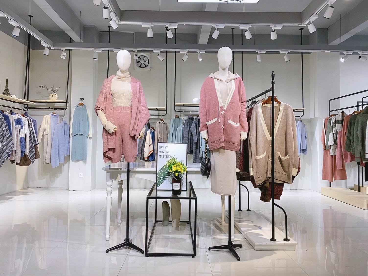 快手抖音卖衣服靠平台推吗,抖音网红女装在哪里找