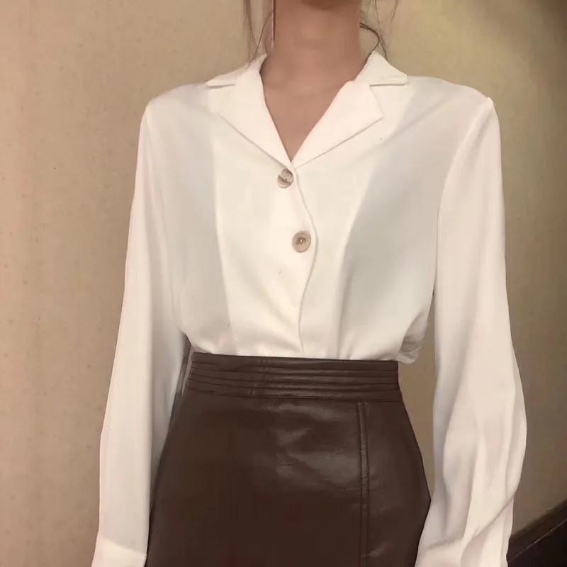 T恤穿腻了?想要时髦又遮肉,春夏白衬衫应该这么洗和这样穿