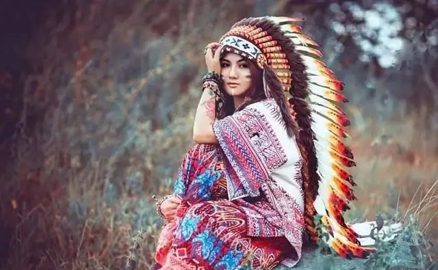 美国西部岩壁上发现商朝文字,美国加州岩石壁发现商朝甲骨文