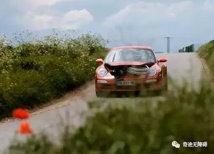 我，一个风流倜傥的多金富商，爱上了一个残疾人