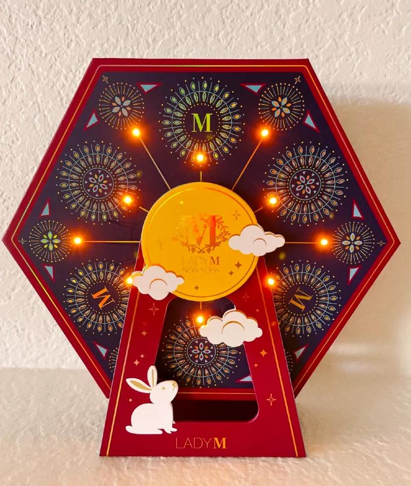 店员像柜姐、配送用劳斯莱斯,贵妇蛋糕卷成啥样了?