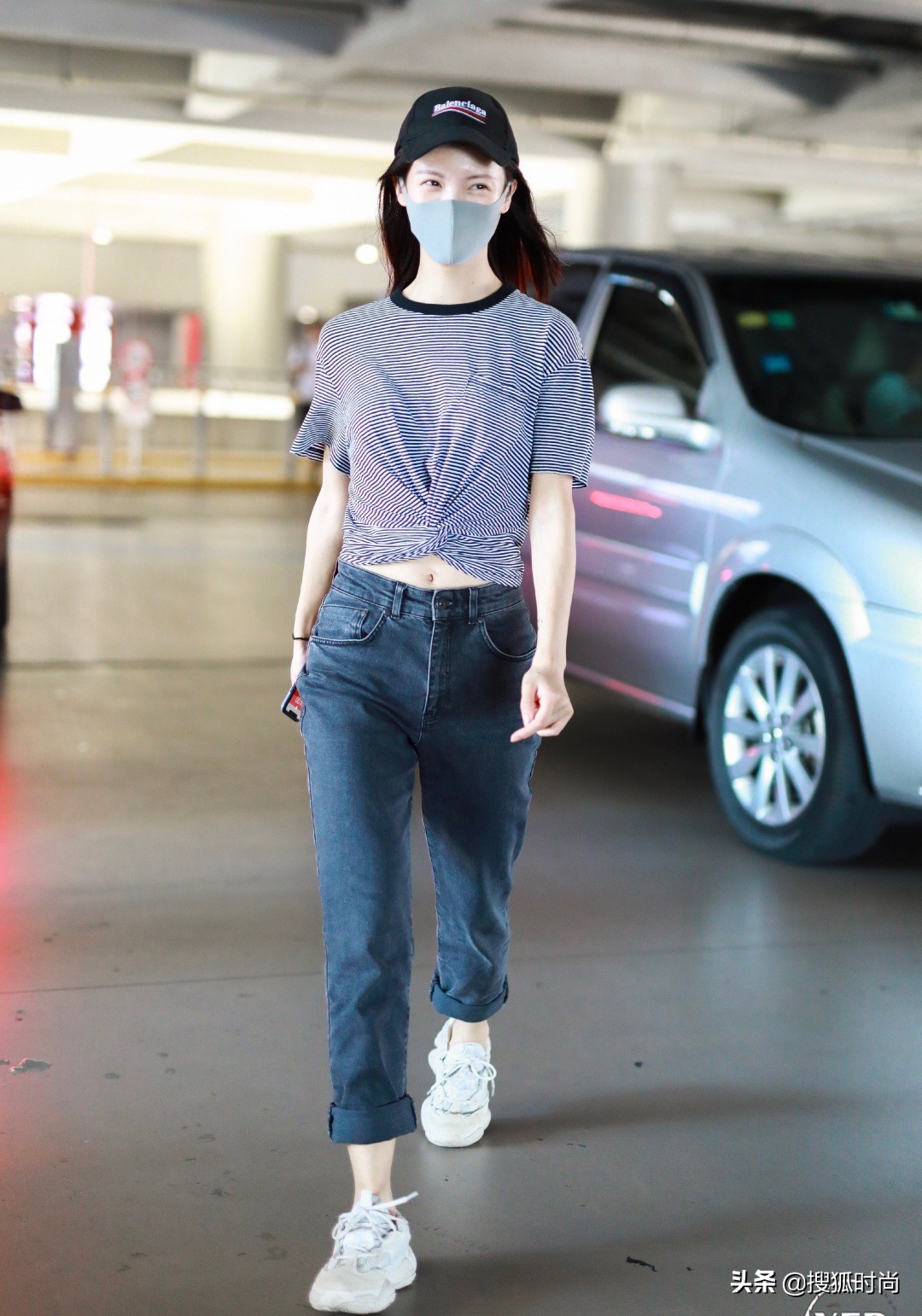 金晨红色吊带裙跳舞,金晨黑裙露背跳舞