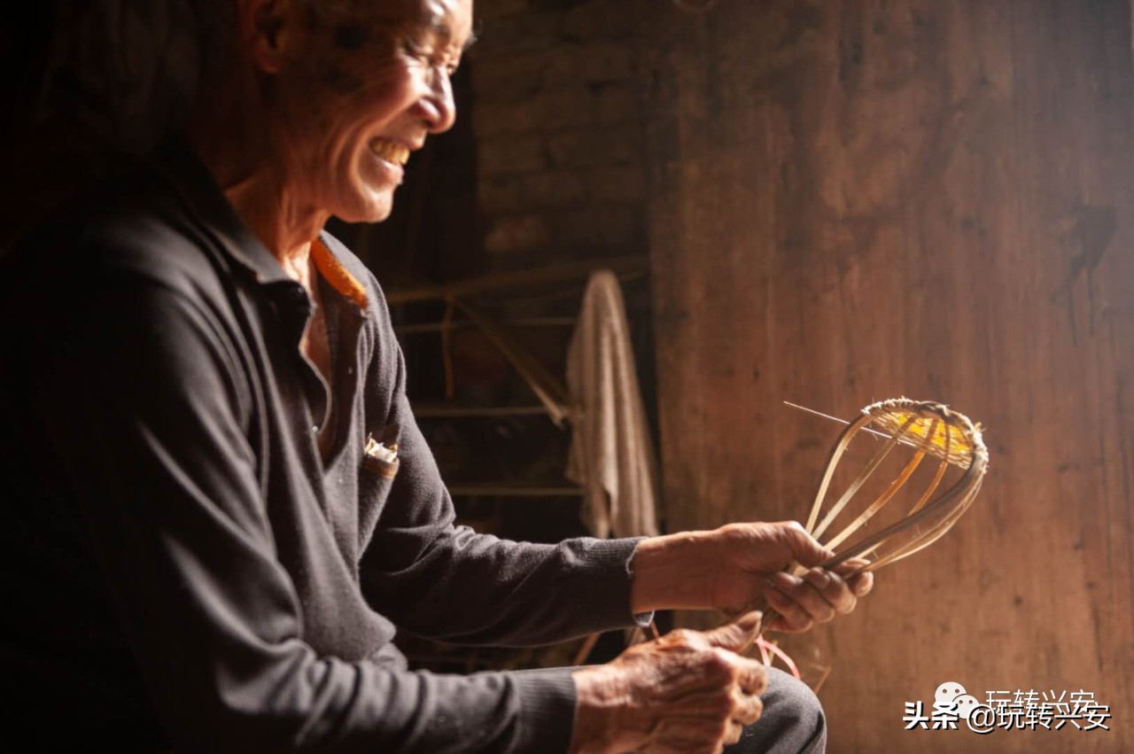 编织老匠人,73岁老人编织手艺