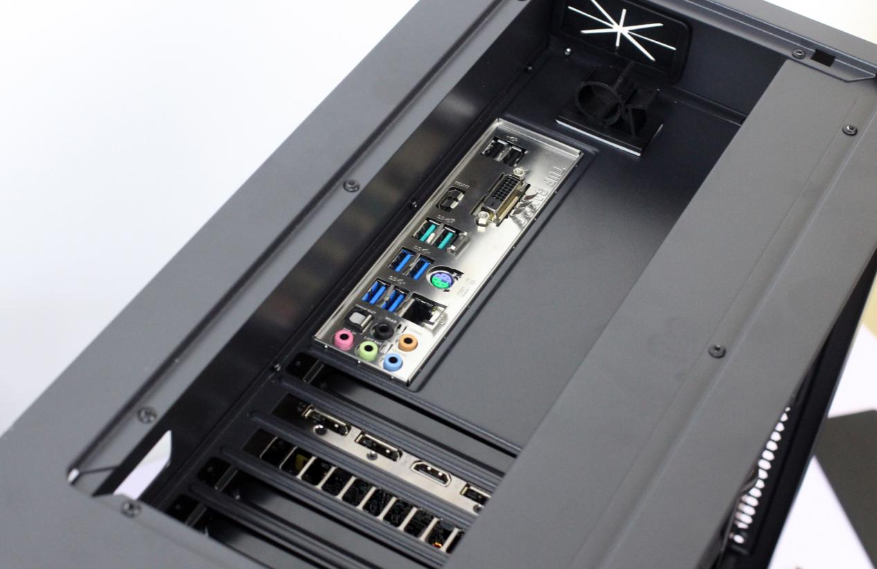 显卡竖装散热最好的机箱,主板和显卡竖装的机箱