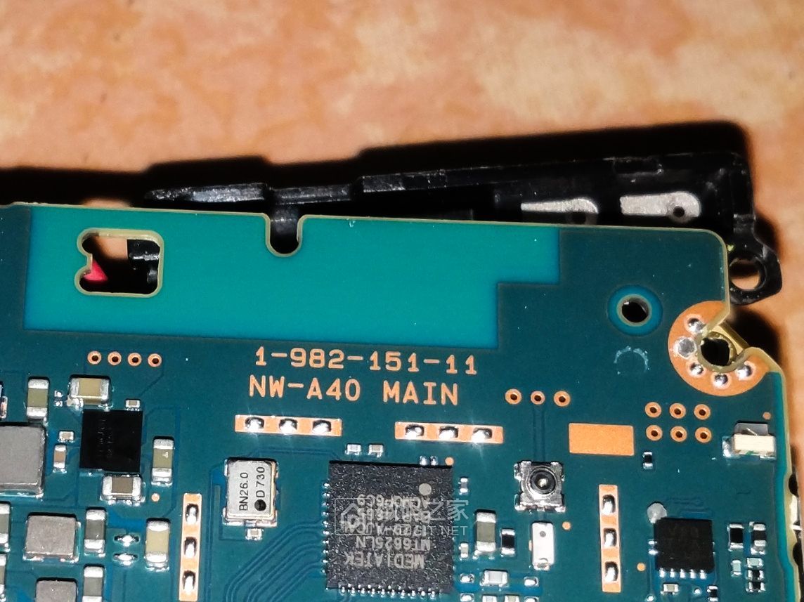 售价1000元的索尼NW-A45无损音乐*放播**器拆解！对比NW-A35主板图