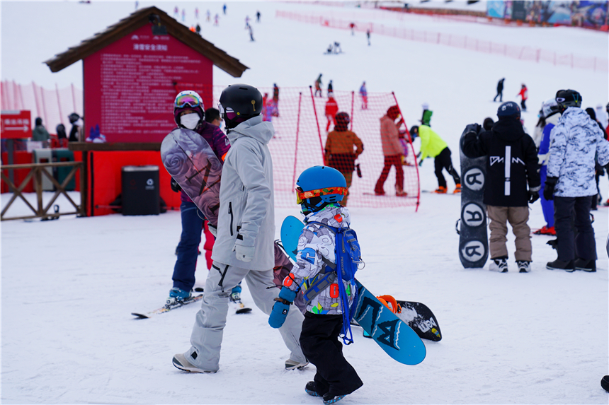 北京附近适合亲子游的滑雪场,崇礼太舞滑雪场滑雪单板