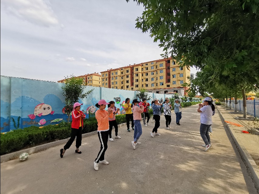 劳店镇中心幼儿园：开园在即教师足球培训先行