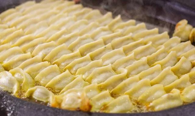 济南有名的锅贴店,卖锅贴一个月收入