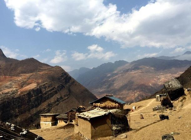 凉山旅游景点古村古寨古镇,四川凉山悬崖上的村庄旅游